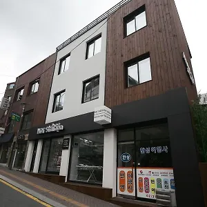 Moon Sun Myeongdong Konukevi Seul